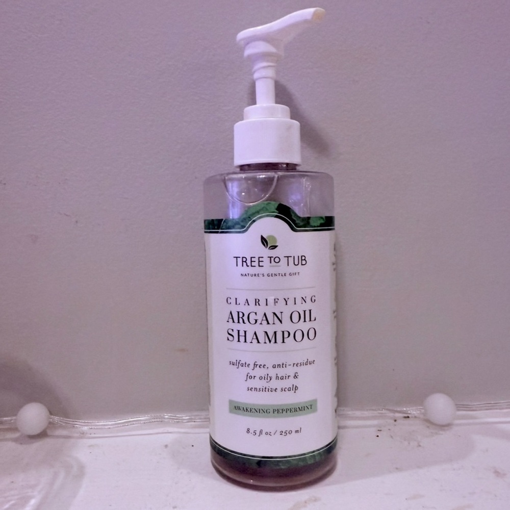 Clarifying Argan Oil Shampoo - White and Green. Tree to tub. 75 percent full!